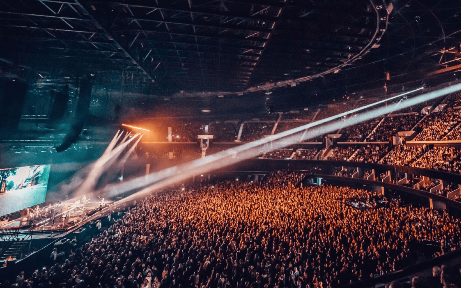 Hydro bowl during a concert with lights facing the stage